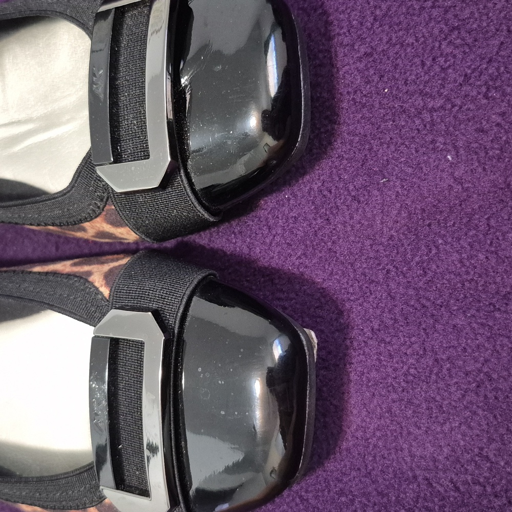 16-KK Anne Klein 7.5 Leopard Print & Black Flats women's slip-ons comfort shoes - Picture 7 of 10